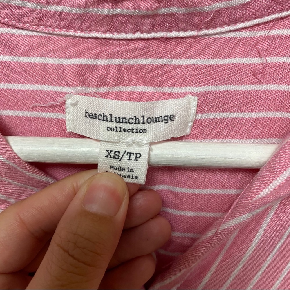 🌟BeachLunchLounge Pink Stripe Button Down Shirt XS - Picture 3 of 6